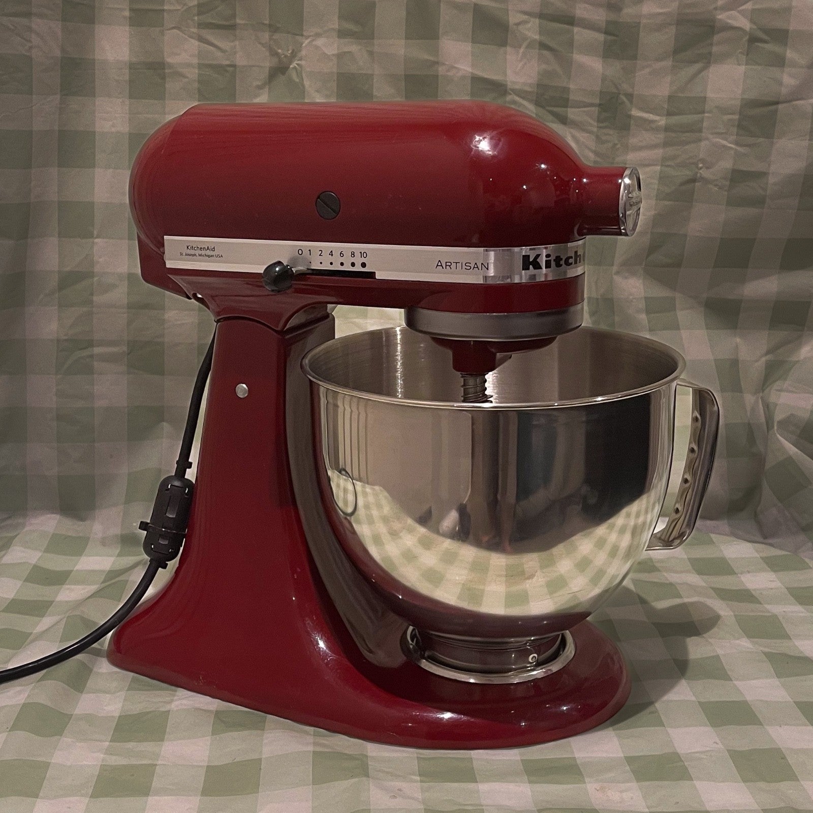 Refurbished KitchenAid Artisan 4.8L 300W Stand Mixer — Cinnamon — front three-quarter view