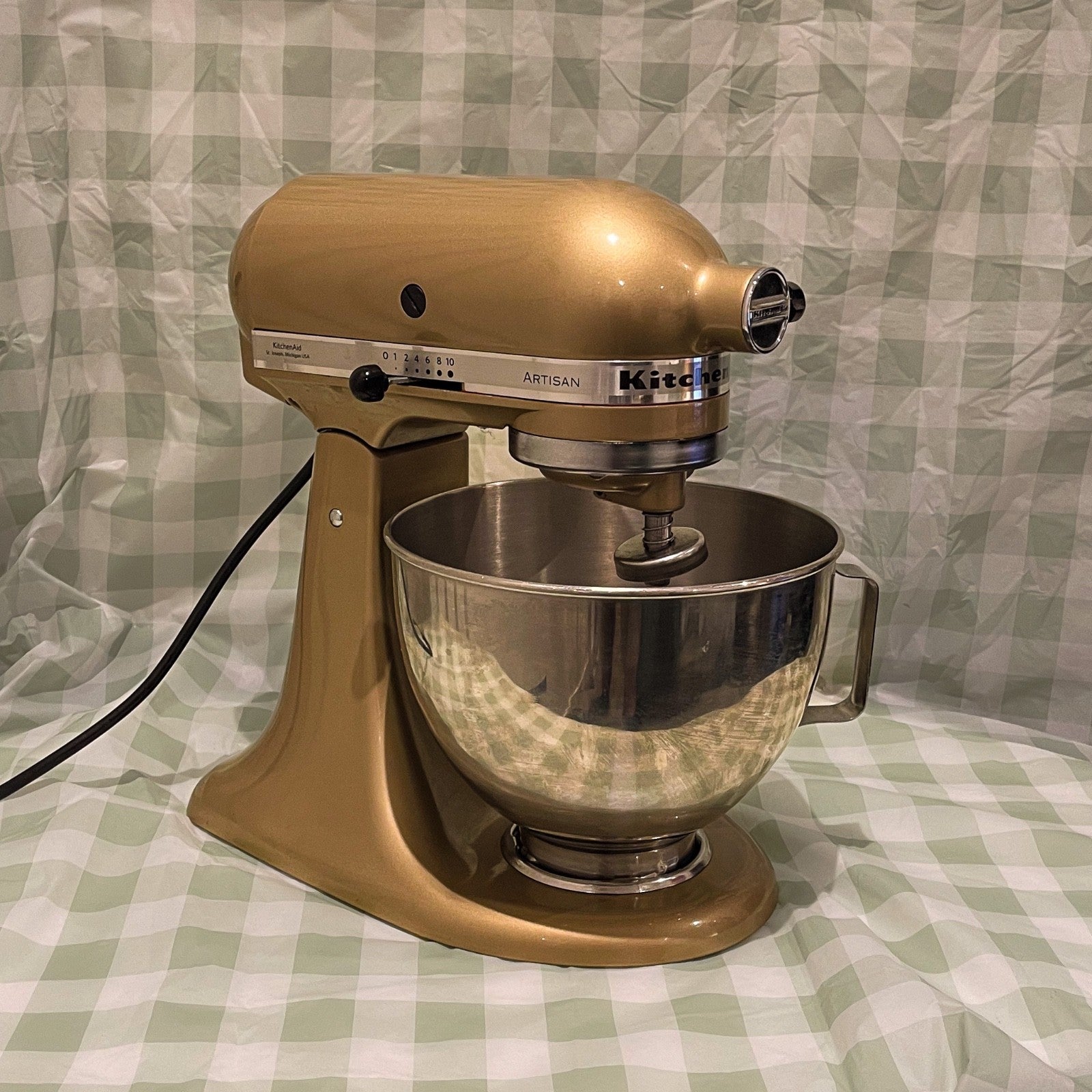 Refurbished KitchenAid Artisan 4.8L 300W Stand Mixer — Champagne Gold — front three-quarter view